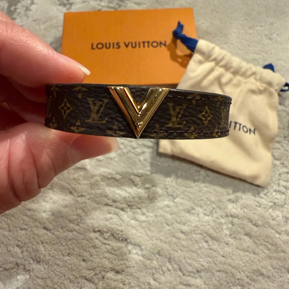 Louis Vuitton Essential V Bracelet